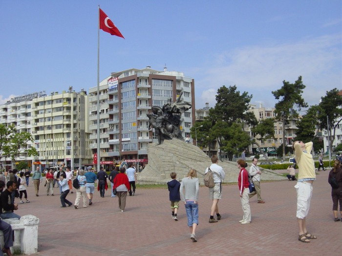 102 Antalya, Vrijheidsplein